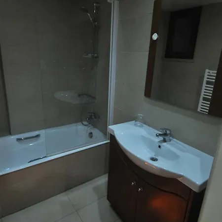 伊萨基菲尼库迪斯204号公寓 *