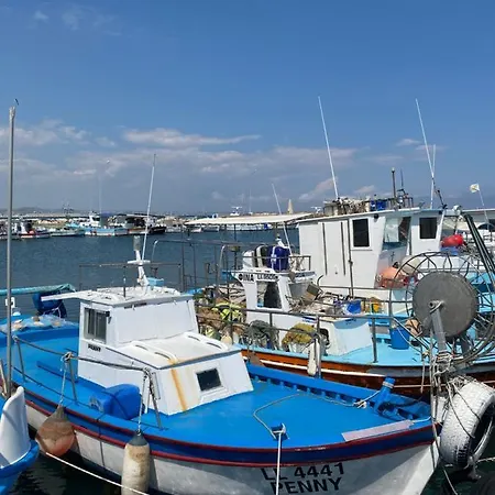 Ithaki Phinikoudes No. 204 * Lárnaka